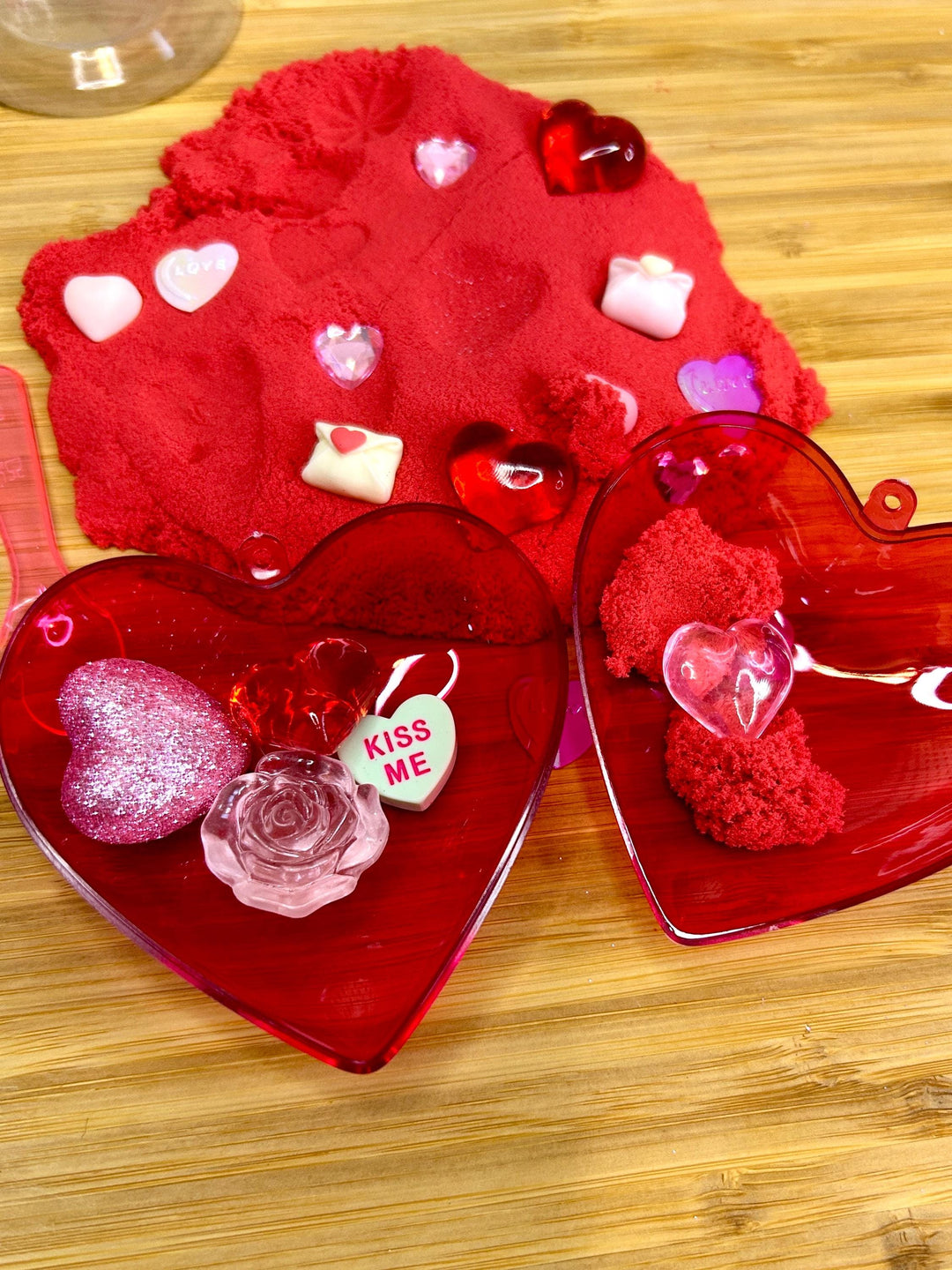 Candy-Themed Kinetic Sand Kit for Kids | Valentine’s Day Sensory Play | Pink, Red & Purple Colors | Charms Included