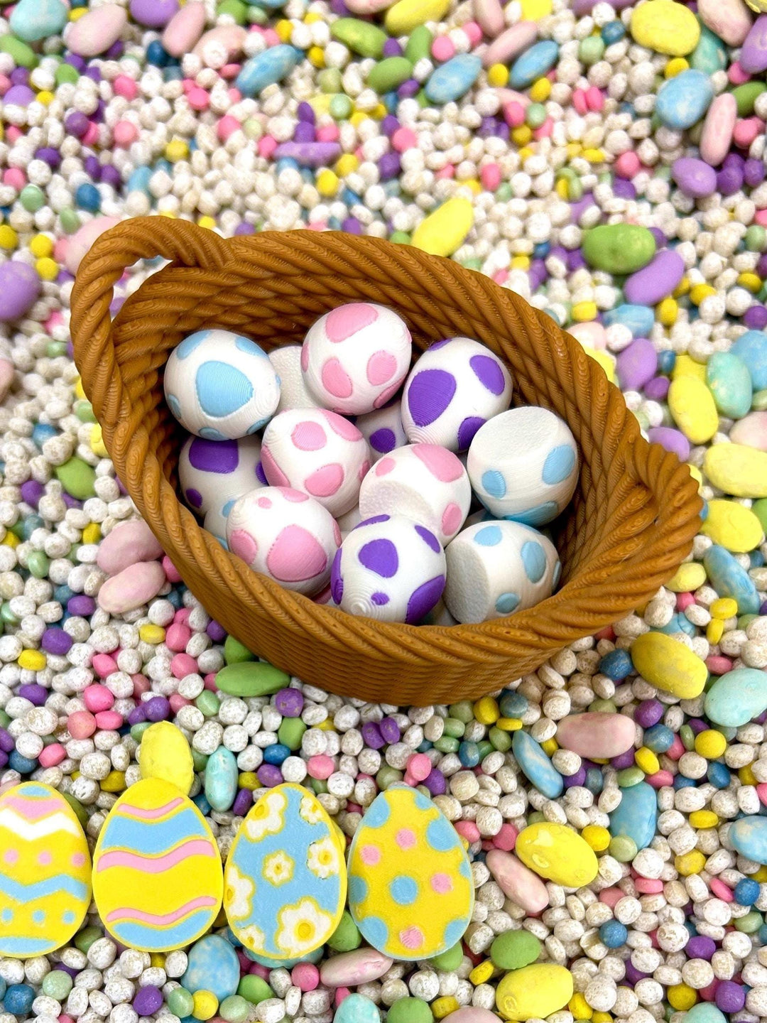Small Easter Basket with 3D Printed Easter Eggs | Picnic Basket Scooper | Trinket Container | World Play | Easter Basket Gift | Mini Pouring