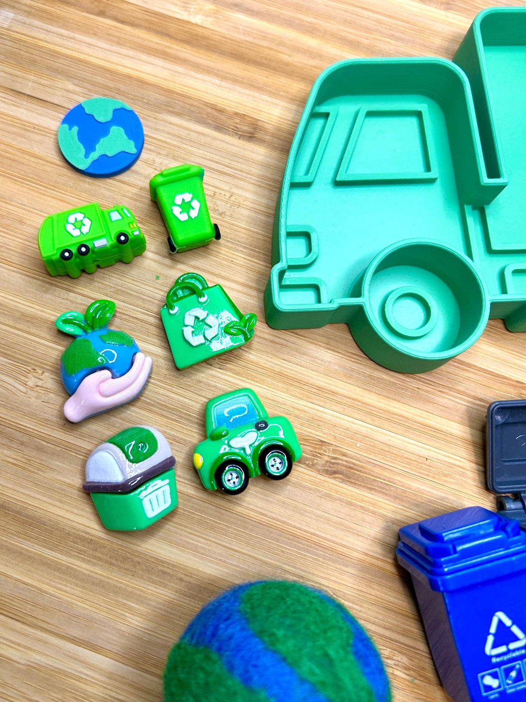 Garbage Truck Sensory Tray | 3D Printed Green Recycling Trinket Tray | Earth Day Sensory Bin Tool | Montessori Play | Flisat Table Accessory