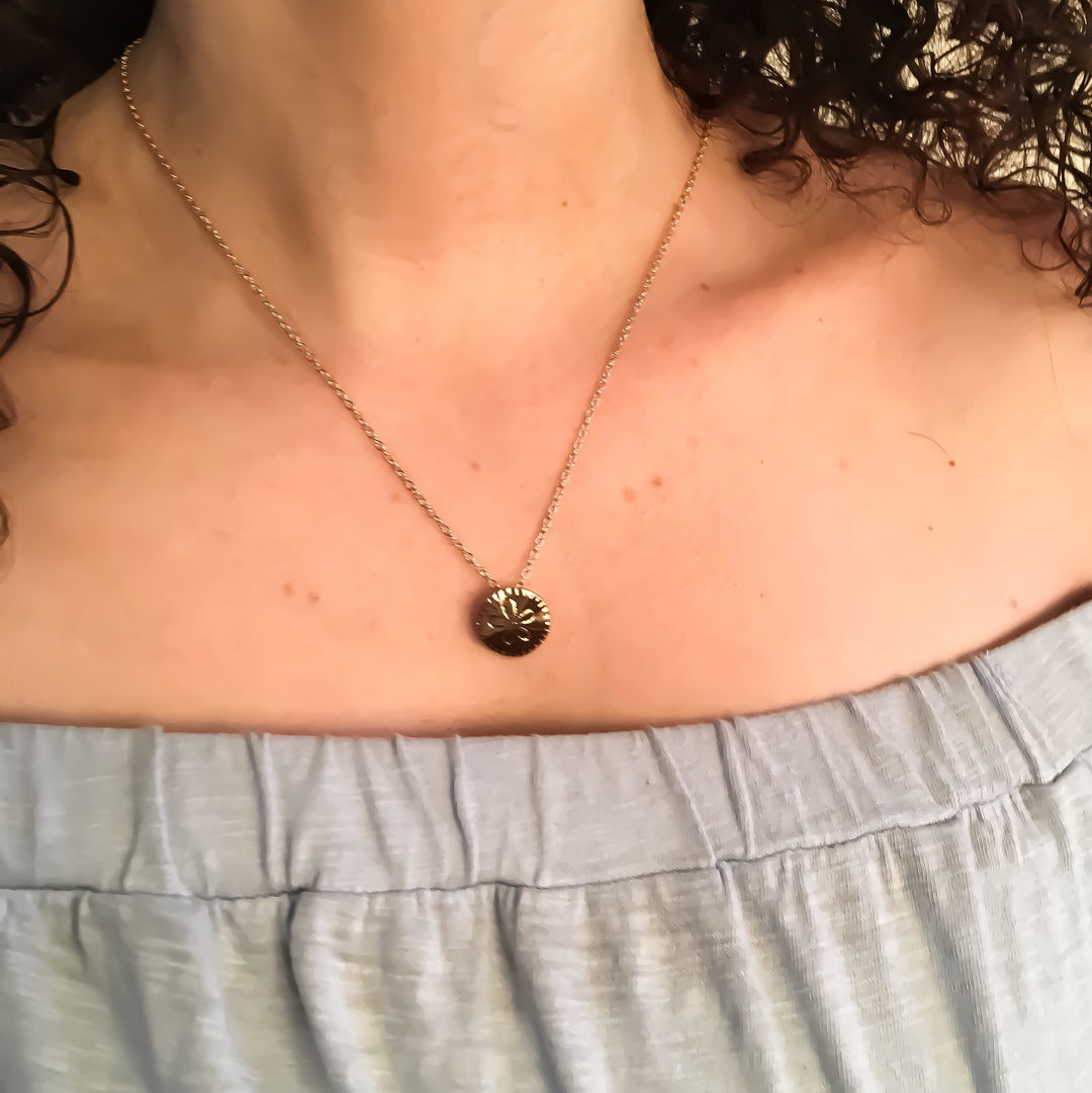 Gold Sand Dollar Necklace with Card, Beach Lover Necklace, Tropical Gift, Minimalist Necklace, Ocean Jewelry, Dainty Pendant, Summer Jewelry