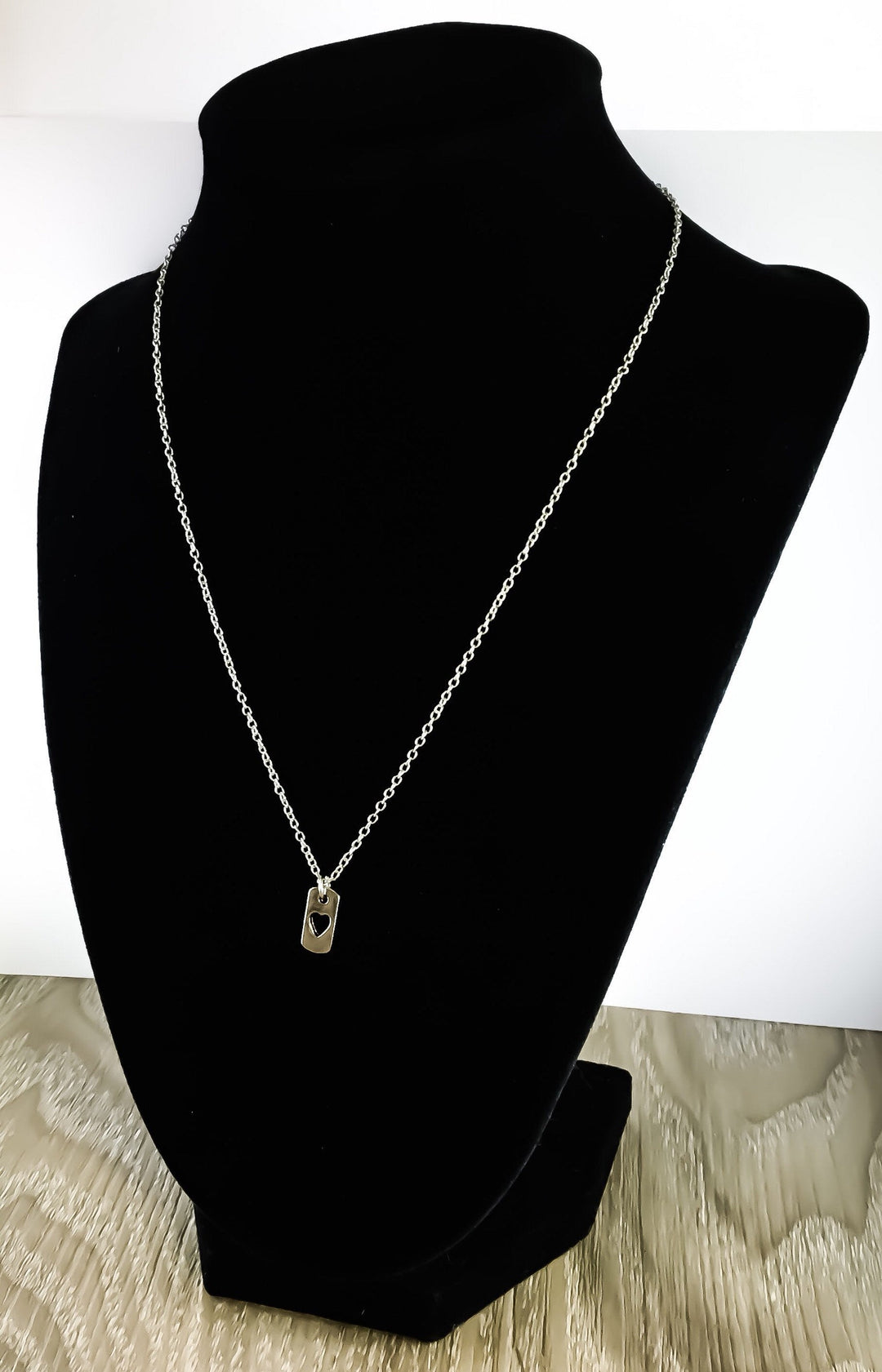 Amazing Aunt Gift, Personalized Necklace with Card, Tiny Heart Pendant, Gift for Favorite Aunt, Birthday Gift from Niece, Simple Reminder