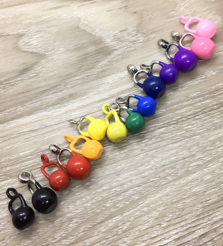 Breloques kettlebell arc-en-ciel, bijoux de fitness bleus, jaunes, verts, violets, noirs et roses, cadeau pour coach sportif, bijoux de gym, CrossFit
