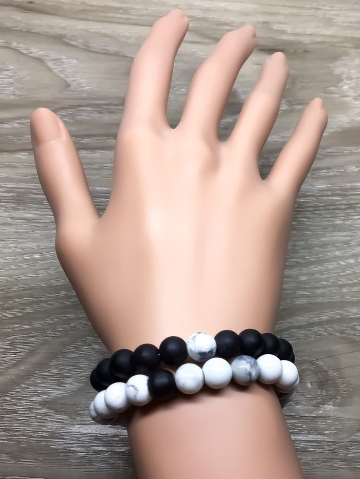 Black and White Beaded Bracelet Set for 2, Couples Gift, Matching Bracelet Set, Ying and Yang Jewelry, Best Friends Matching Bracelets,  BFF