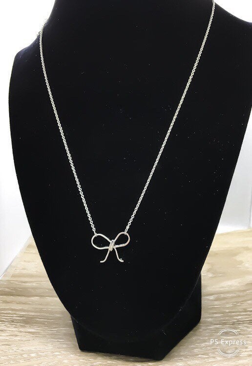 Collier nœud argenté, Collier nœud ruban, Cadeau demoiselle d'honneur, Collier d'amitié, Collier meilleure amie, Cadeau pour maman, Bijoux de mariée, Bijoux de mariage