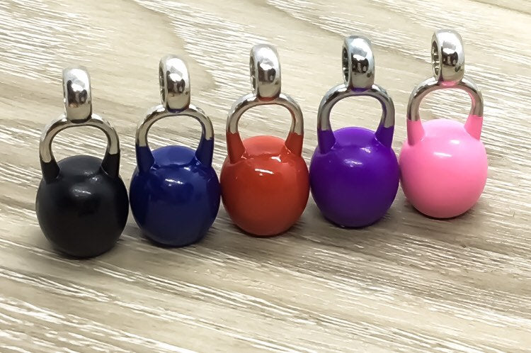 Porte-clés fitness, « Elle croyait en elle », breloque kettlebell, cadeau motivation sport, breloque chaussure de running, cadeau coach, cadeau entraîneur personnel