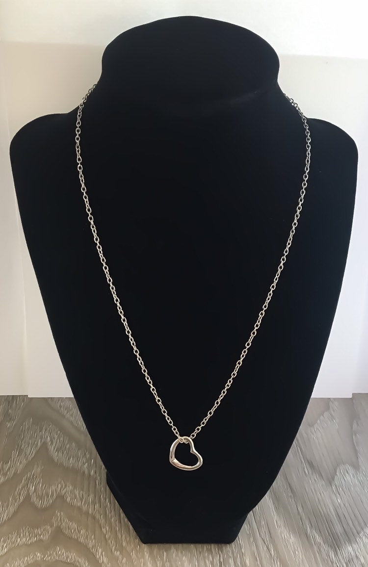 Collier Cœur Ouvert, Bijou Minimaliste, Pendentif Cœur Délicat, Collier d'Amitié, Cadeau pour Meilleure Amie, Petit Souvenir, Cadeau pour Maman, Cadeau d'Anniversaire