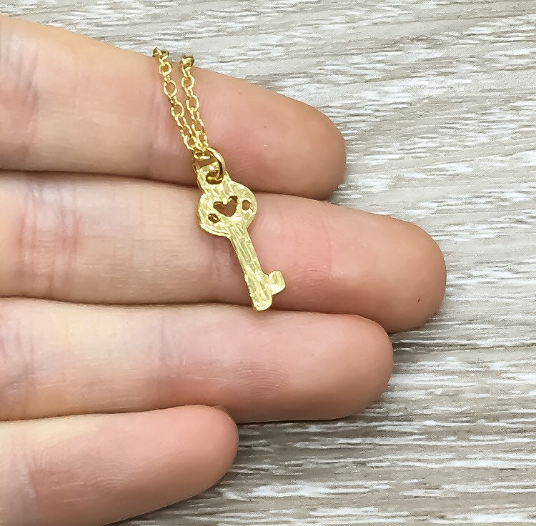 Friendship is Key Card, Heart Shaped Key Necklace Gold, Dainty Key Pendant, Gift for Friend, Birthday Gift, Minimal Jewelry, Mini Key Charm
