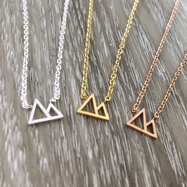 Collier Twin Peaks miniature, bijou minimaliste, collier en acier inoxydable, collier d'amitié, cadeau pour grimpeurs, cadeau pour voyageurs