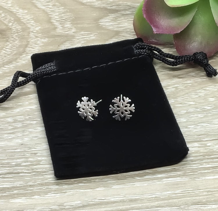 Dainty Snowflake Stud Earrings, Canada Earrings, Winter Wedding Bridal Jewelry, Winter Themed Jewelry, Christmas Gift, Stocking Filler