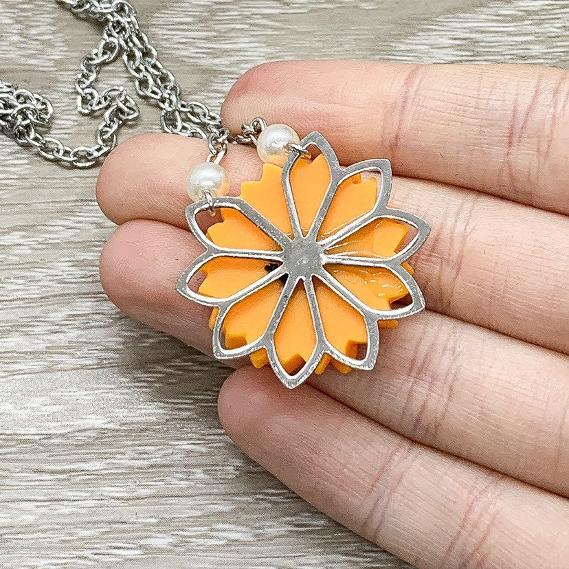 Collier Tournesol, Collier Pendentif Fleur d'Oranger, Bijou Floral Simple, Collier Soleil, Cadeau Souvenir Simple, Collier Cadeau Petite Fille