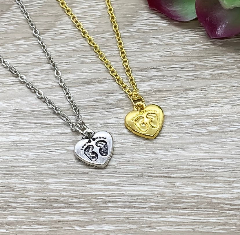 Card for Mom To Be, Tiny Heart Necklace with Footprints, New Baby, Expectant Mother Gift, Motherhood Keepsake, Gift for New Mommy