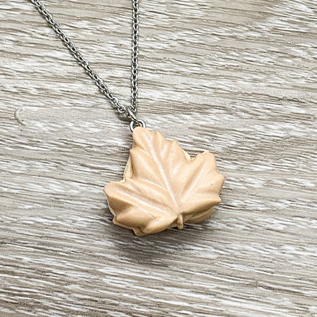 Maple Leaf Cookie Charm Necklace, Realistic Food Charm, Cute Friendship Gift, Gift for Bestfriend, Canada Necklace, Novelty Jewelry