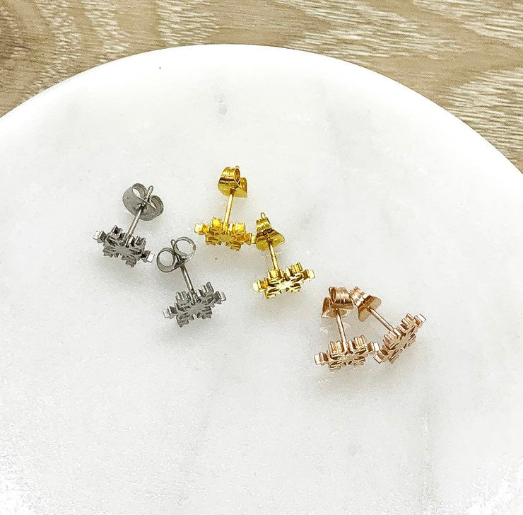 Snowflake Stud Earrings, Winter Jewelry, Christmas Gift, Winter Wedding Bridal Jewelry, Winter Themed Jewelry, Canada Gift, Stocking Filler