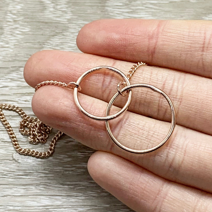 Amazing Nanny Gift, Interlocking Circles Necklace, Circular Pendant, Linked Circles Necklace, Thank You Gift for Nanny, Babysitter Gift