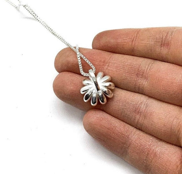 Sweet Daisy Necklace, Floral Pendant, Flower Necklace, Sterling Silver Necklace, Floral Jewelry, Simple Reminder Gift, Inspirational Card